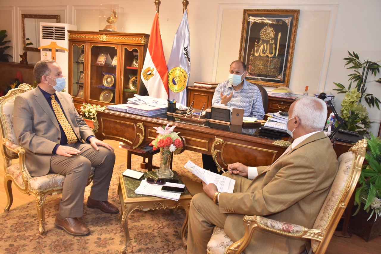 محافظ أسيوط يعتمد تنسيق القبول بالصف الاول الثانوى العام بمجموع 240 درجة (3)