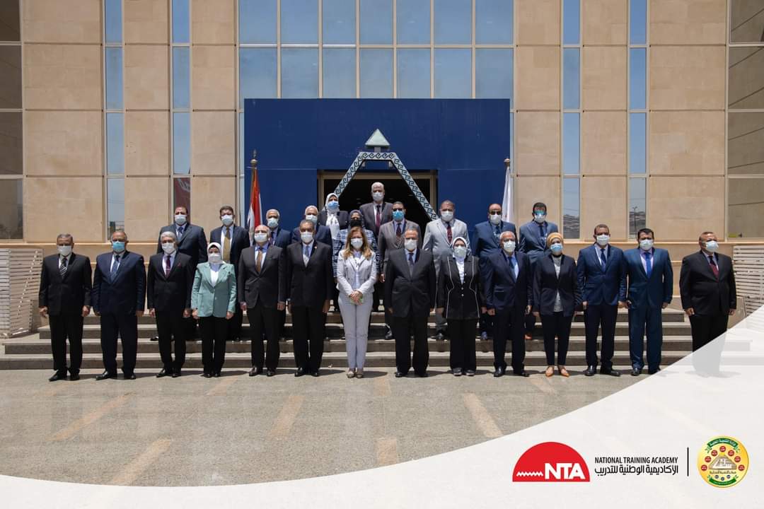 تكريم السكرتير المساعد (1)