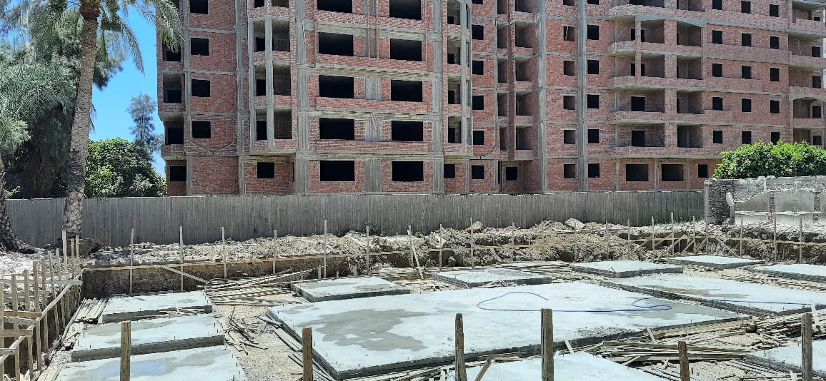 محافظ أسيوط يوجه بمتابعة مشروعات حياة كريمة والنائب يقوم بجولة تفقدية بمركز ومدينة الفتح (6)