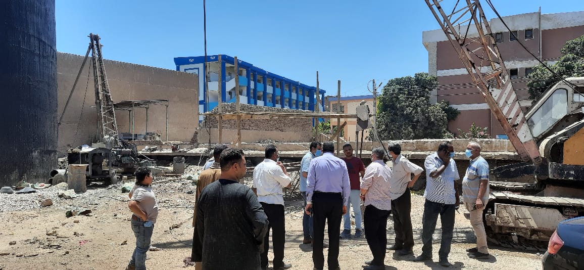 محافظ أسيوط يوجه بمتابعة حياة كريمة بالقرى ونائبه يتفقد مشروعات بقريتي بني زيد والواسطى (8)