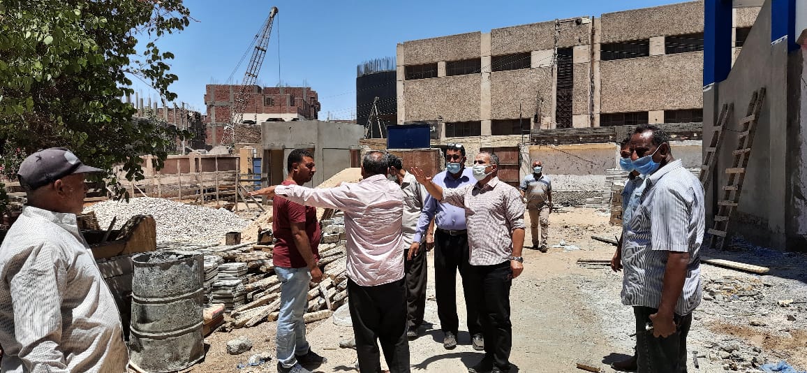 محافظ أسيوط يوجه بمتابعة حياة كريمة بالقرى ونائبه يتفقد مشروعات بقريتي بني زيد والواسطى (11)