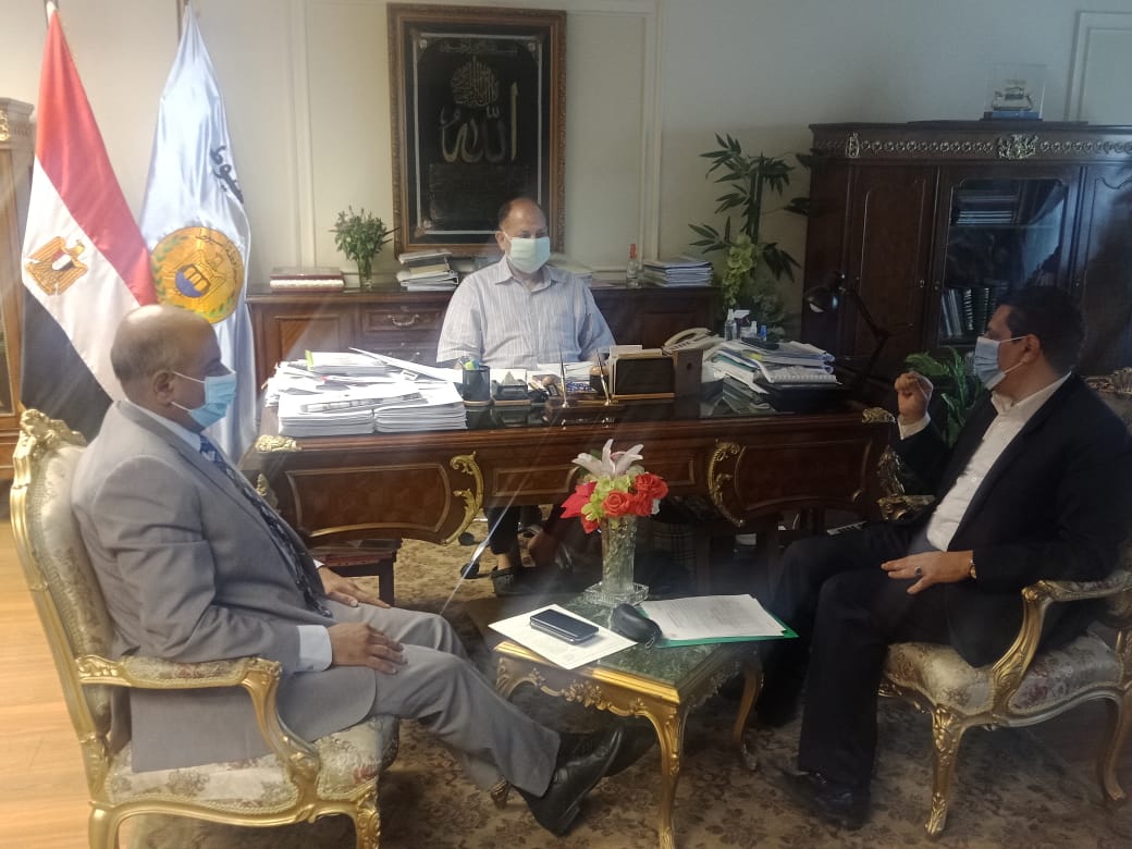محافظ أسيوط يعلن صرف منحتى عيد الفطر والاضحى للعمالة الغير منتظمة (2)