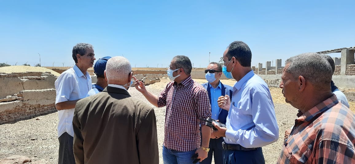 محافظ أسيوط يوجه بالمرور الدوري علي مشروعات حياة كريمة ونائبه يقوم بجولة تفقدية منفلوط (10)