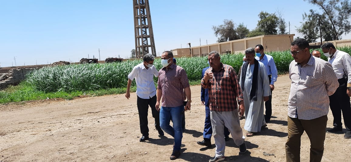 محافظ أسيوط يوجه بالمرور الدوري علي مشروعات حياة كريمة ونائبه يقوم بجولة تفقدية منفلوط (4)