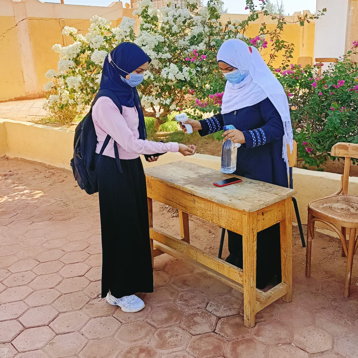 استئناف امتحانات الثانوية العامة وطلاب الشعبة العلمية يؤدون امتحان الفيزياء في الوادي الجديد (1)