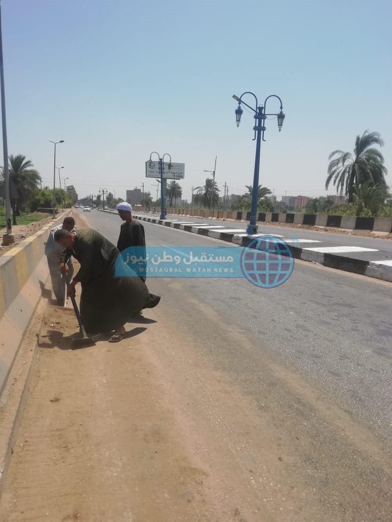 حملة مكبرة لتحسين ورفع كفاءة الطريق الزراعي بدءًا من قرية المطيعة وحتى نزلة باقور (10)