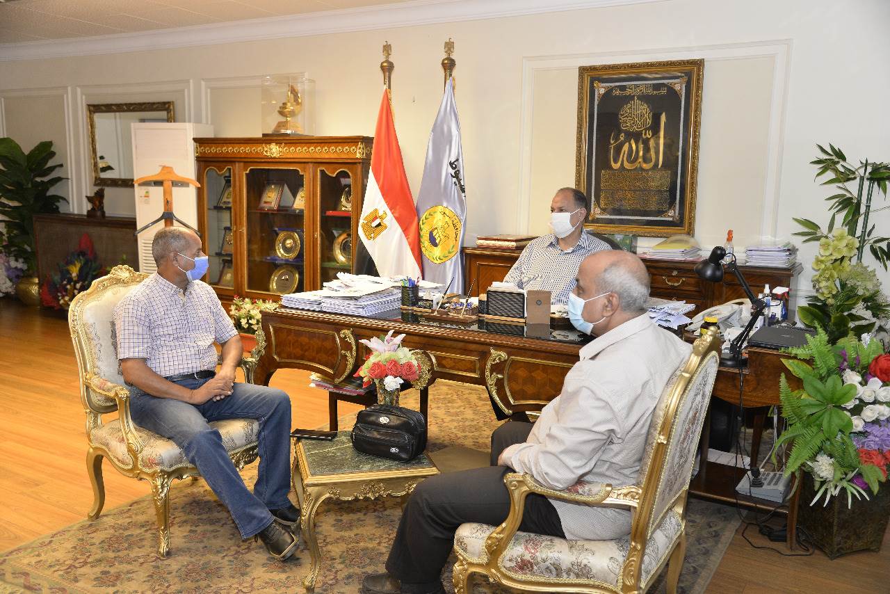 محافظ أسيوط يعقد اجتماعًا ضمن تطوير الريف المصري (4)