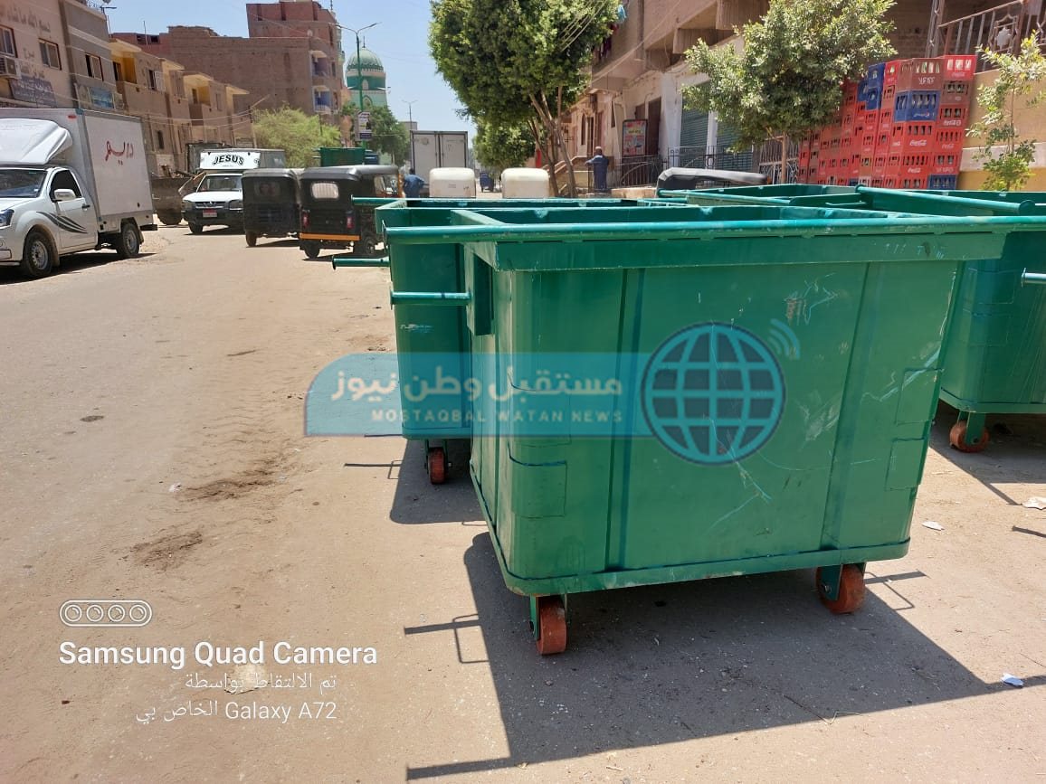 تدعيم منظومة النظافة بمركزى منفلوط وحى شرق بـ 112 حاوية و3 مكابس لرفع المخلفات (8)