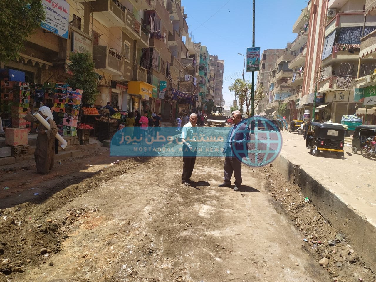 حملة مكبرة بمنفلوط للنظافة وتمهيد الطرق بمشاركة الانقاذ السريع وجهاز التجميل (14)
