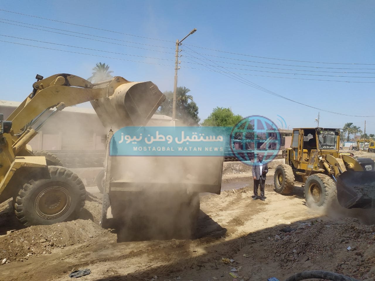 حملة مكبرة بمنفلوط للنظافة وتمهيد الطرق بمشاركة الانقاذ السريع وجهاز التجميل (4)