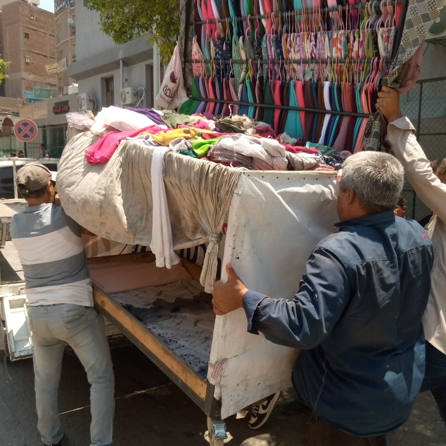 حملة لإزالة اشغالات الباعة الجائلين وتحقيق الانضباط بشوارع وميادين حي غرب (6)