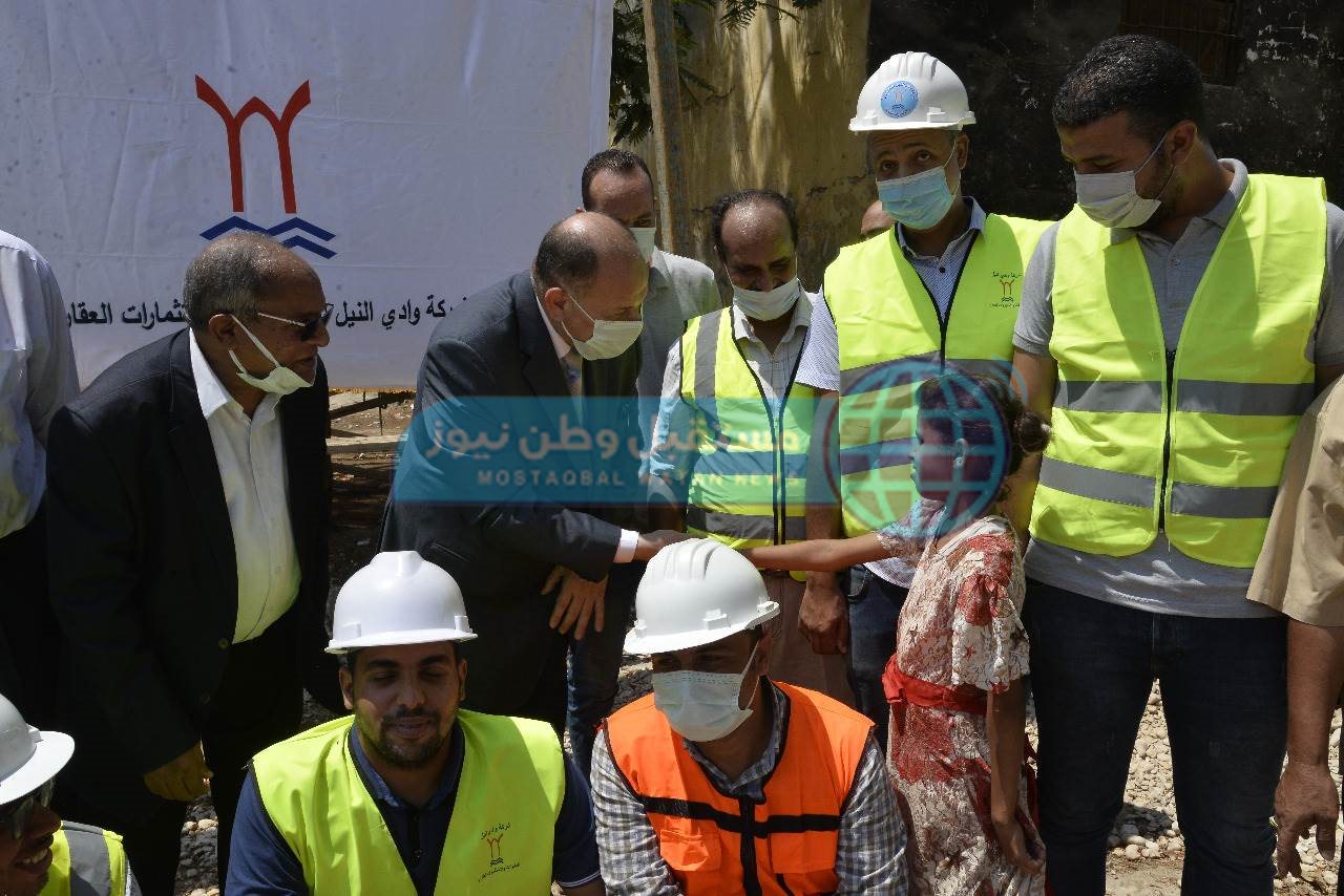 محافظ أسيوط يتفقد انشاء مجمعات الخدمات بقري أبنوب والفتح (20)