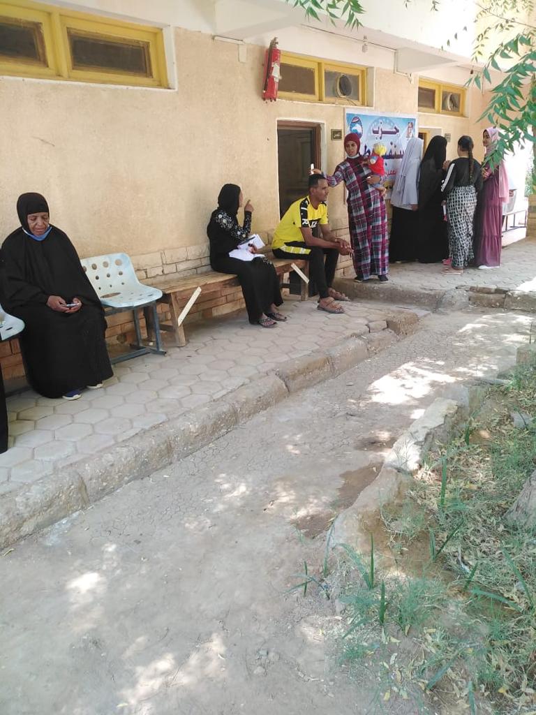 قافلة طبية مجانية لسكان قرية الهنداو بمركز الداخلة (2)