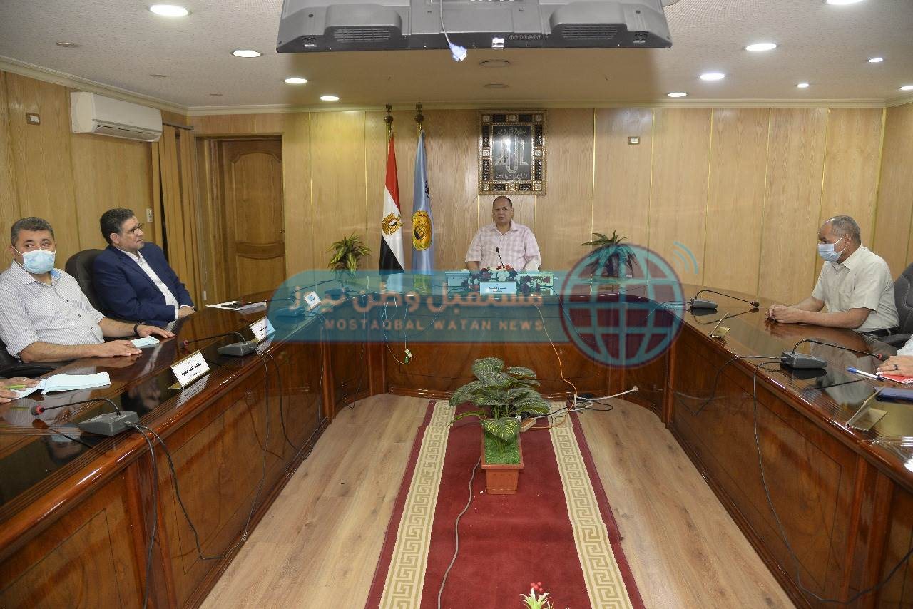محافظ أسيوط يناقش حلول تشغيل المعالجة الثلاثية لصرف أبنوب والفتح وأسيوط الجديدة (7)