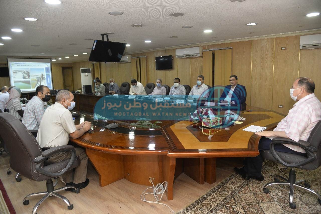 محافظ أسيوط يناقش حلول تشغيل المعالجة الثلاثية لصرف أبنوب والفتح وأسيوط الجديدة (4)