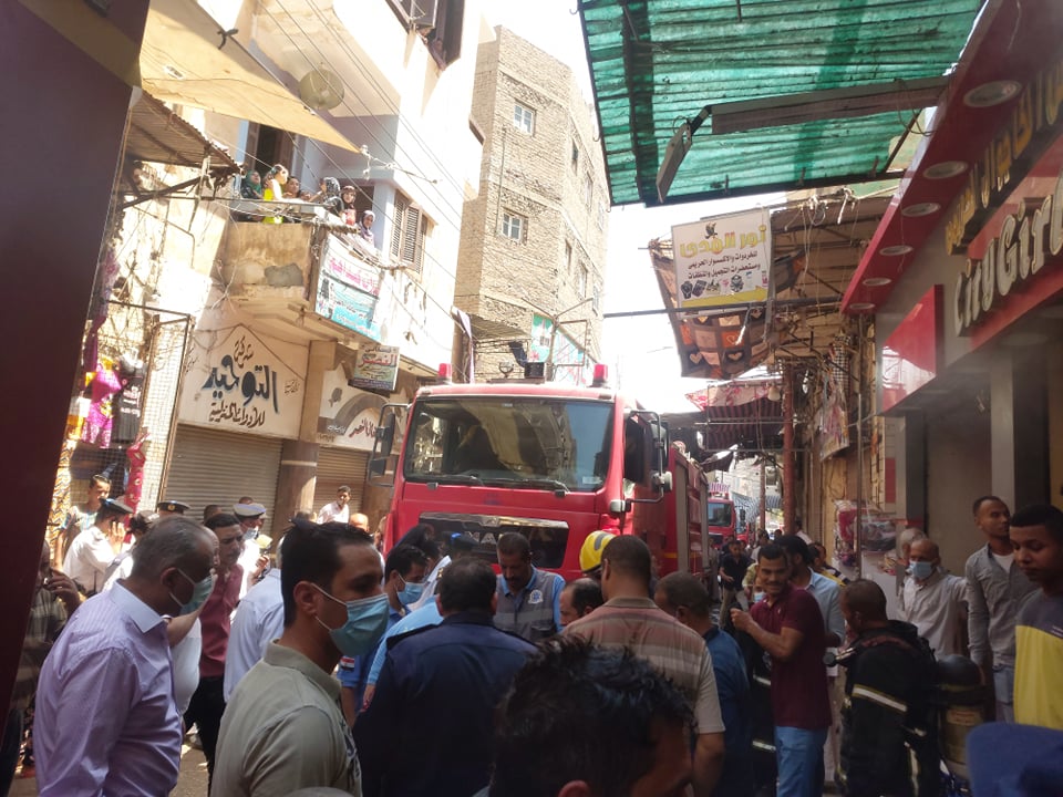 حريق سنتر ملابس بحى غرب (6)