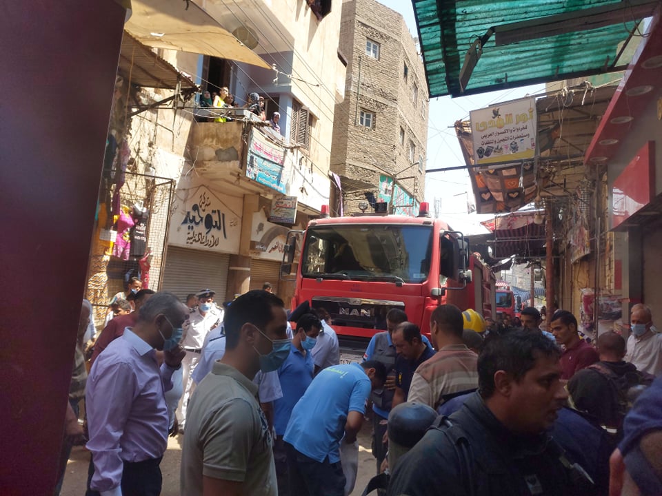 حريق سنتر ملابس بحى غرب (5)