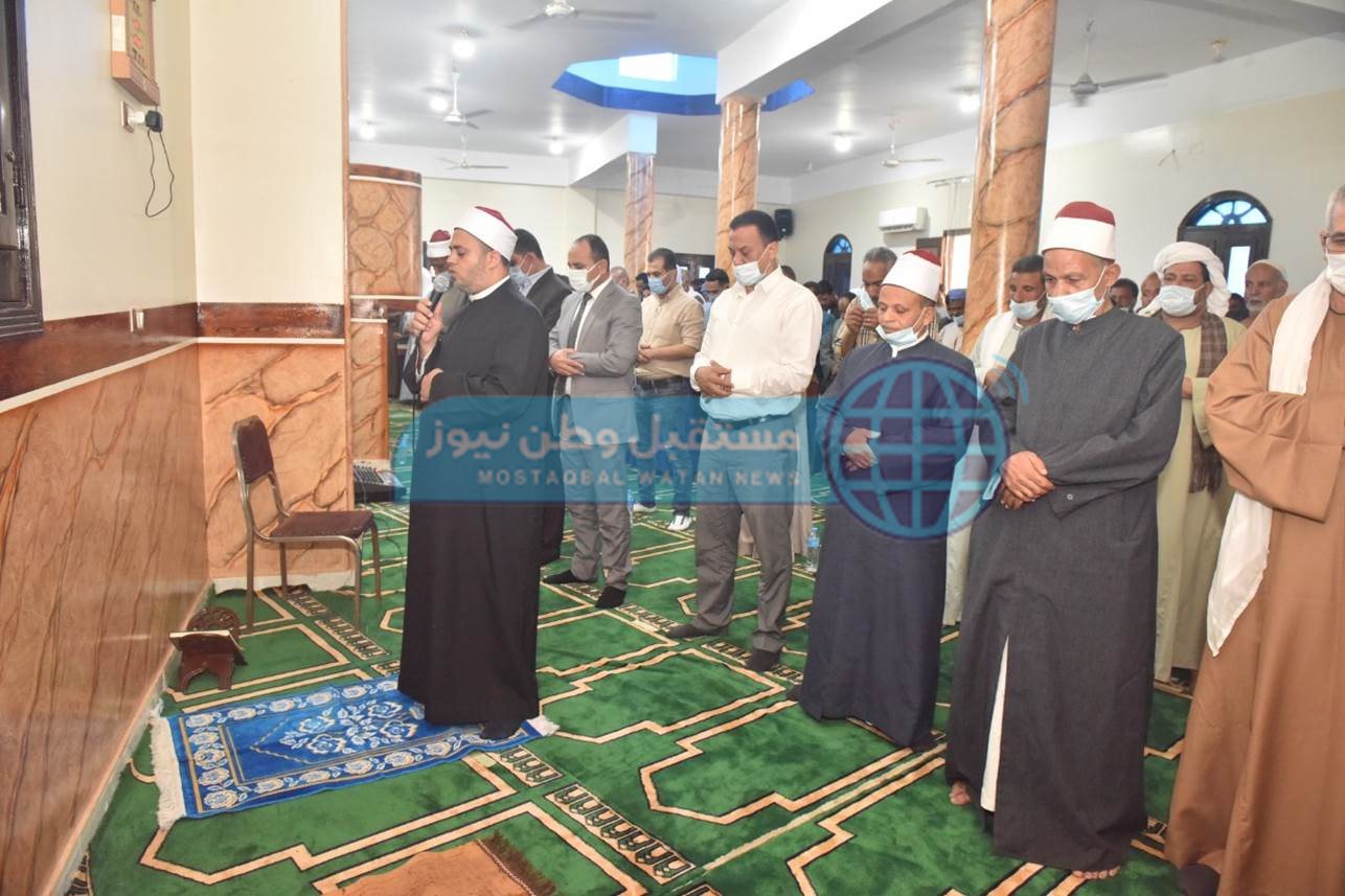 سكرتير عام أسيوط يفتتح مسجد الشيخ شهاب الدين بقرية المطمر بساحل سليم (13)