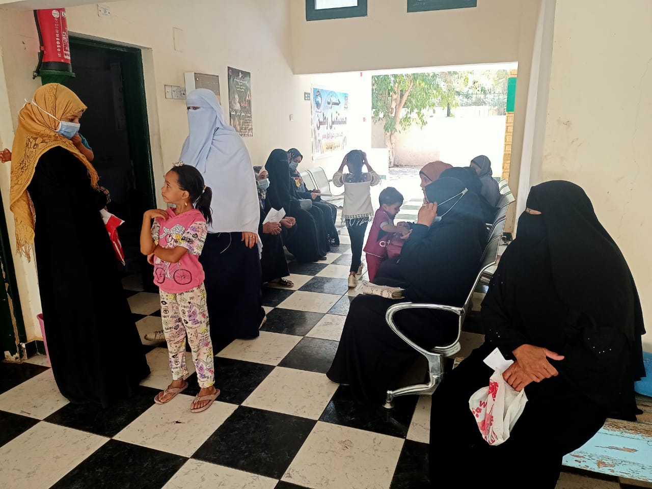 قافلة طبية مجانية لسكان قرية القلمون بمركز الداخلة في الوادي الجديد (3)