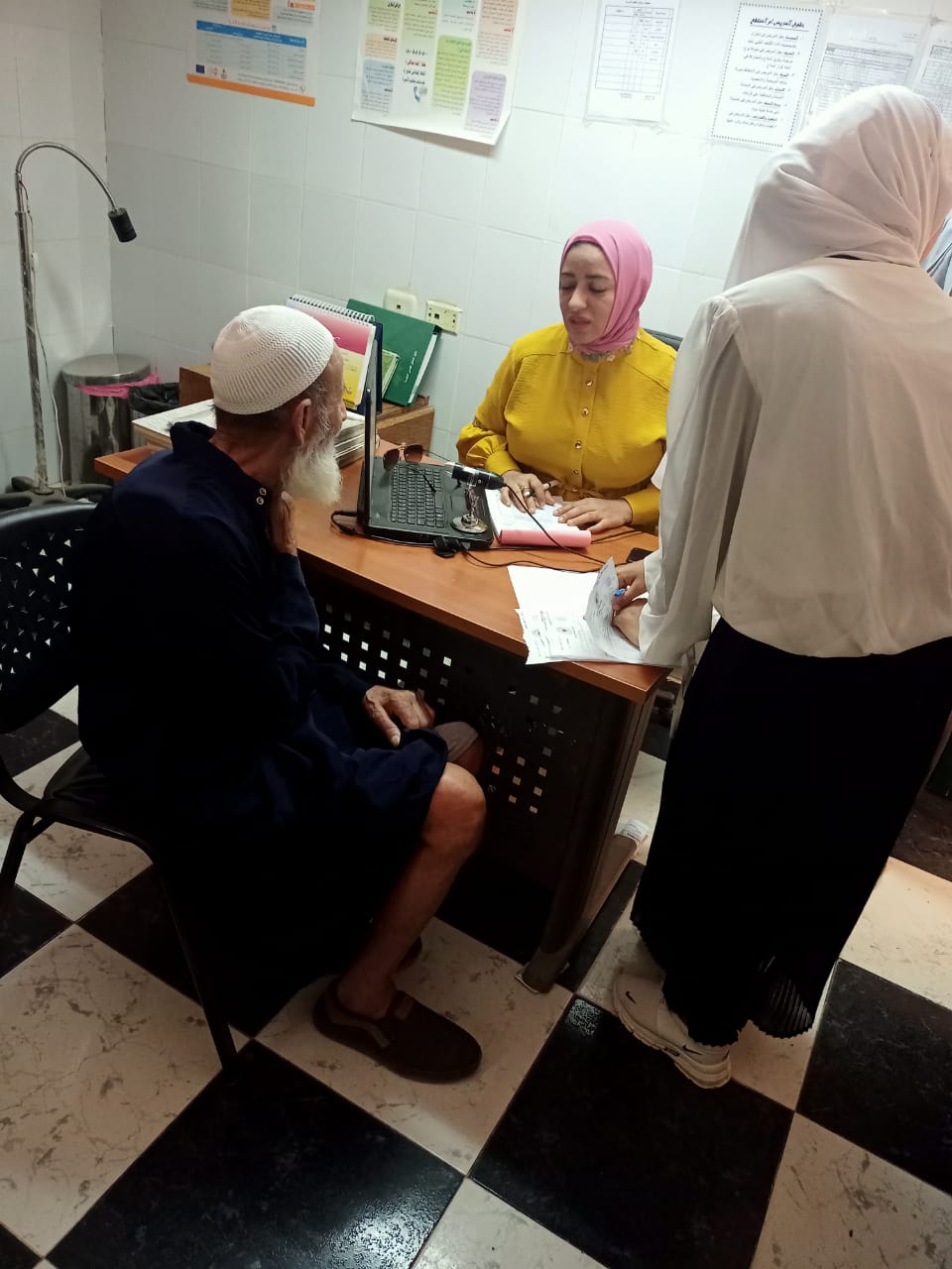 قافلة طبية مجانية لسكان قرية القلمون بمركز الداخلة في الوادي الجديد (4)