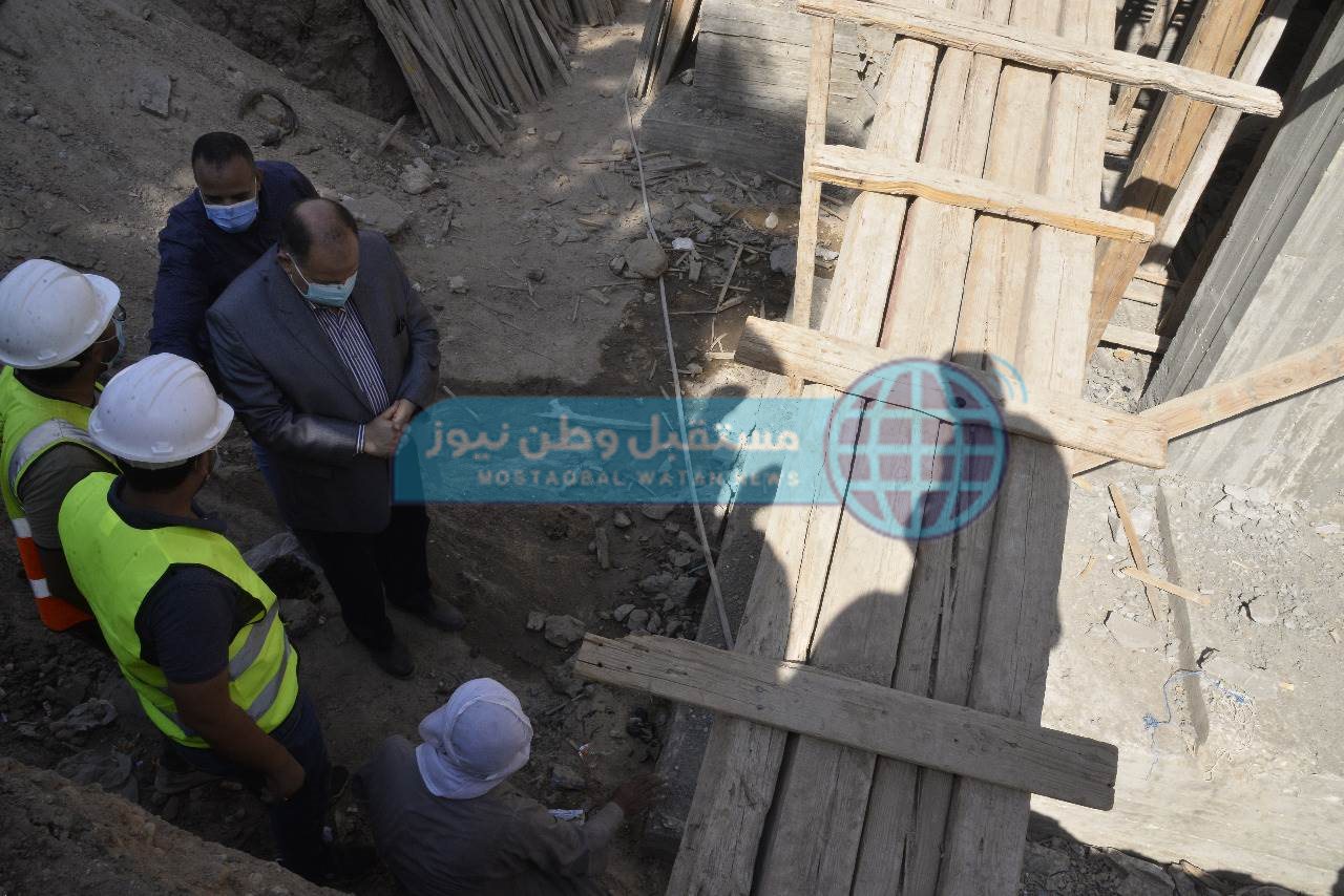 محافظ أسيوط يتفقد أعمال انشاء مجمع الخدمات بقرية أولاد الياس بصدفا (5)