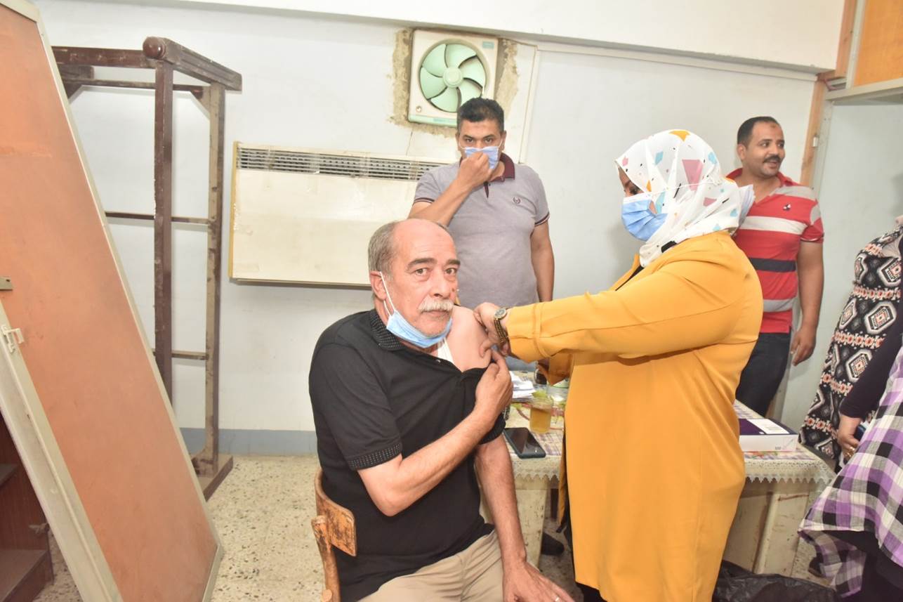 تواصل حملة تلقي لقاح كورونا بديوان المحافظة لليوم الخامس على التوالي (3)