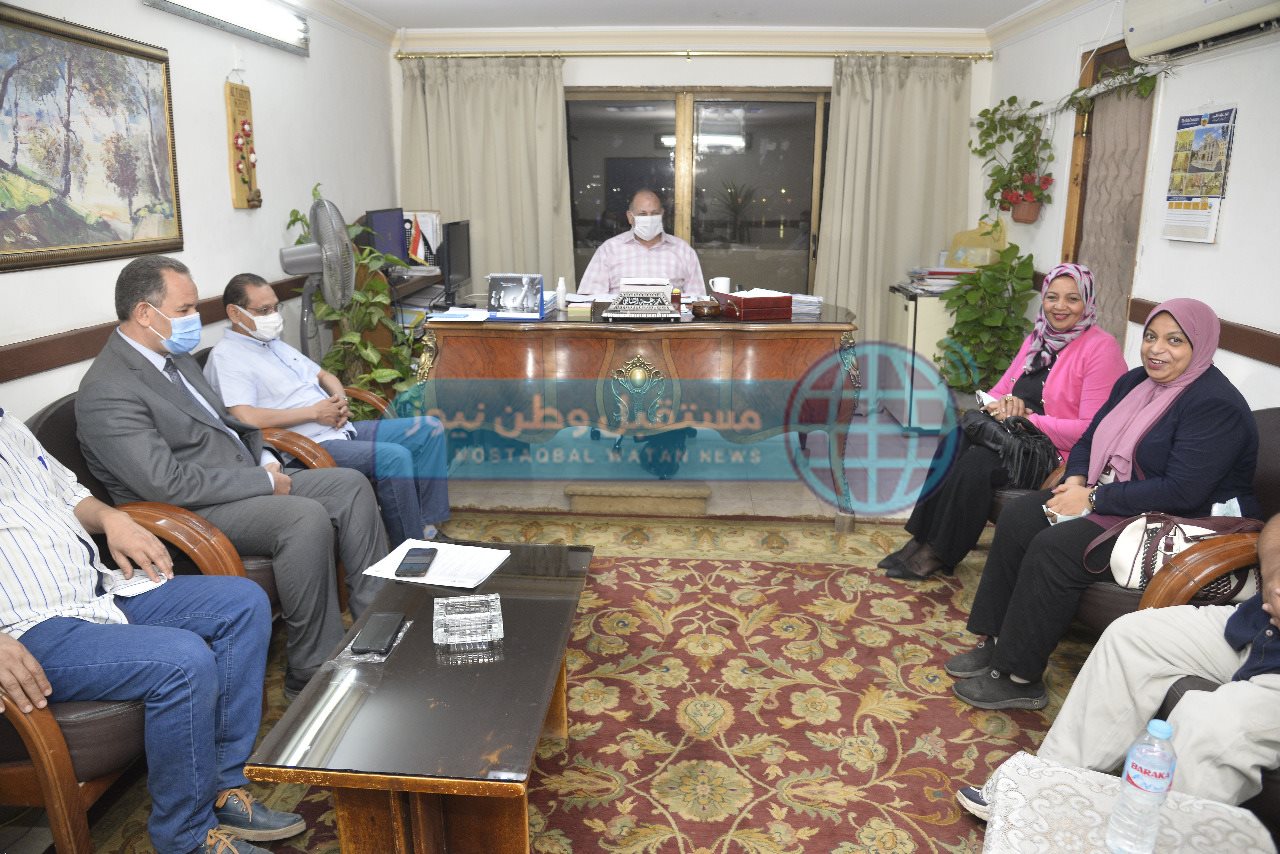 محافظ أسيوط يلتقى بعض الاشخاص ذوى الهمم (2)