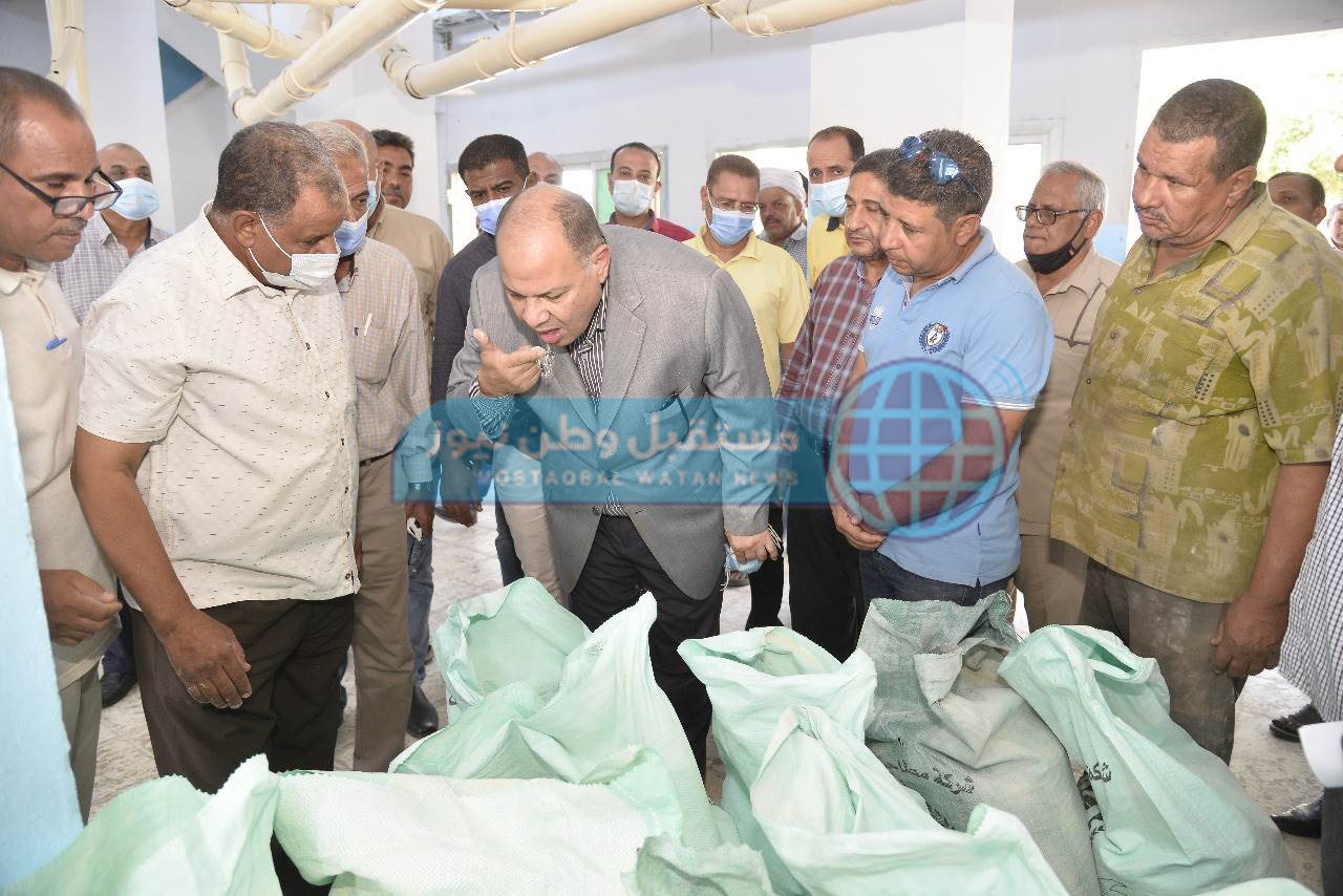 محافظ أسيوط يتفقد صوامع شركة مطاحن مصر الوسطى للتأكد من سلامة الاقماح (10)