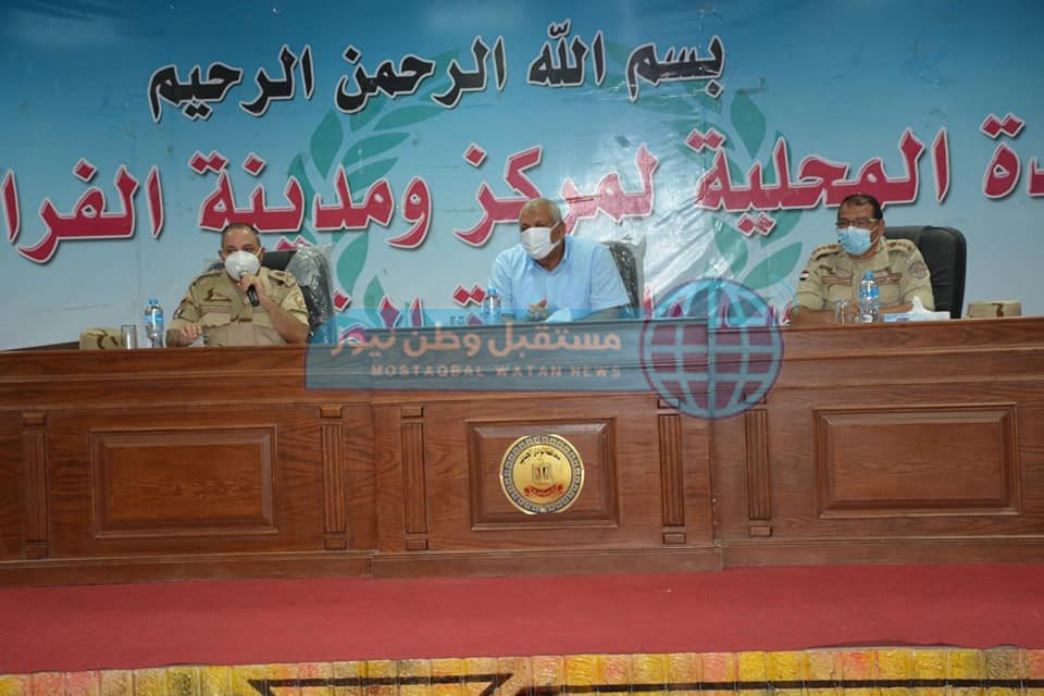 اجتماع محافظ الوادي الجديد مع المنطقة الجنوبية لمتابعة حياة كريمة (2)