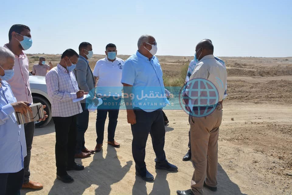 محافظ الوادي الجديد يتفقد المشروعات الخدمية بالفرافرة (1)