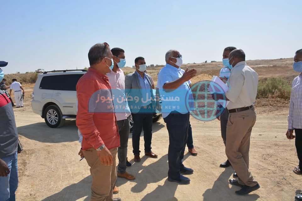 محافظ الوادي الجديد يتفقد المشروعات الخدمية بالفرافرة (2)
