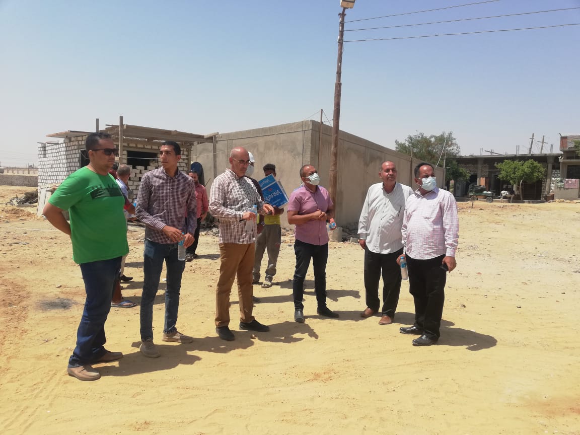 السكرتير المساعد يتفقد تنفيذ مشروعات حياة كريمة بديروط (1)
