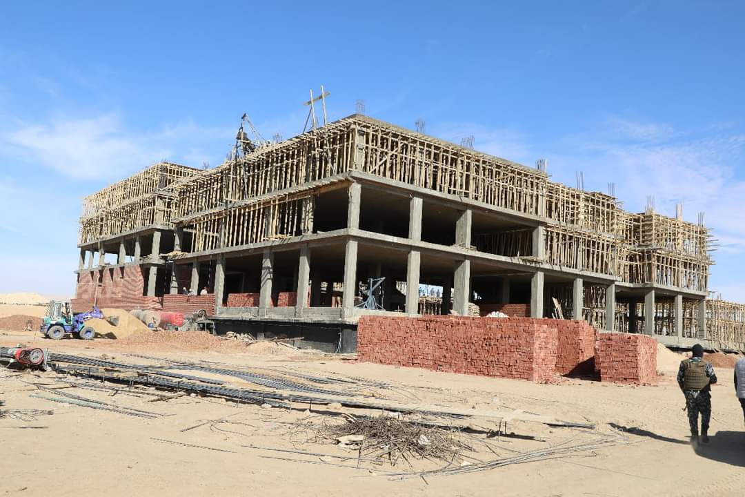مشروع انشاء مجمع المصالح الحكومي المميكن بالخارجة (1)