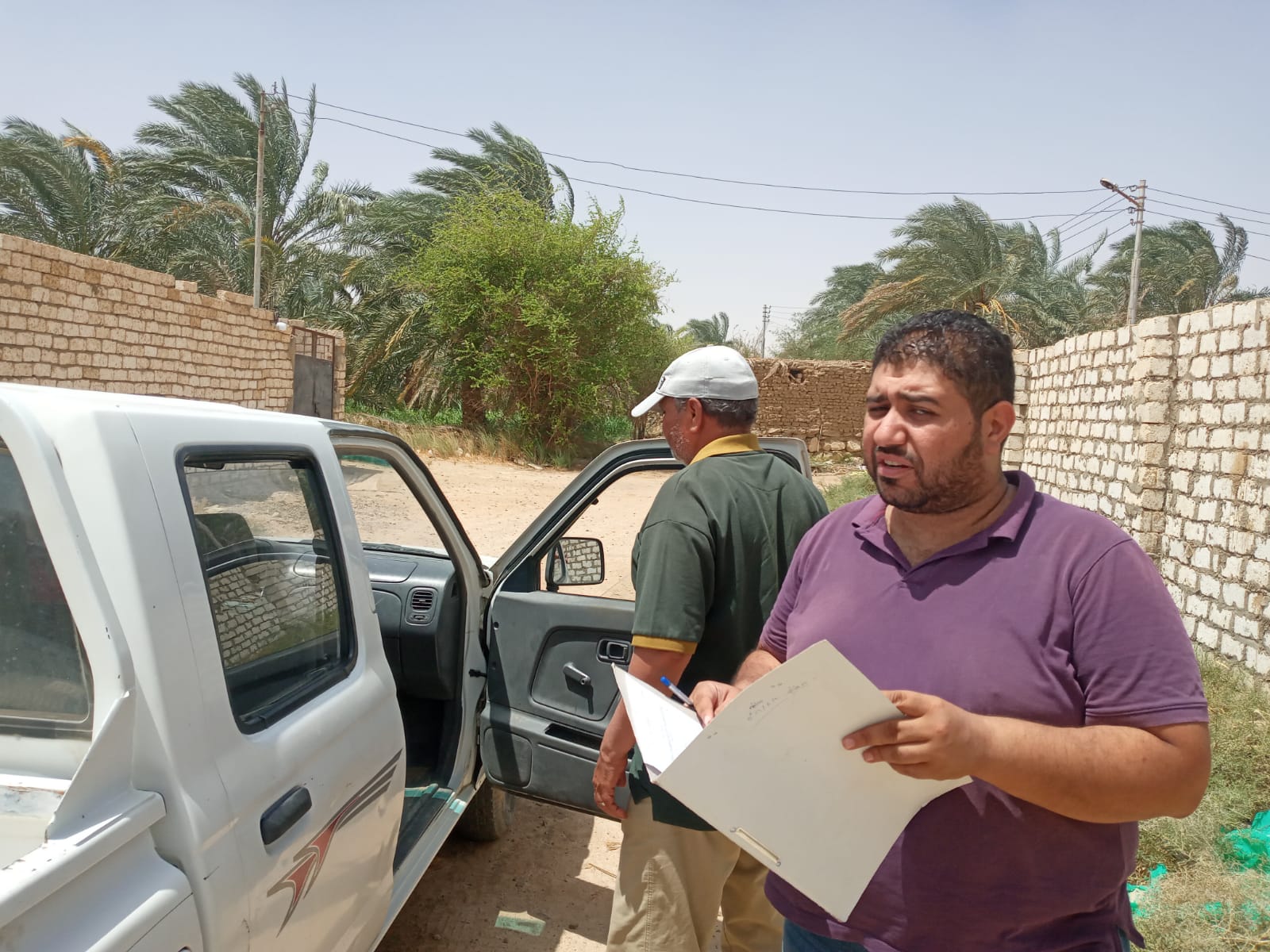جانب من فحص حالات مخالفات البناء بمركزي الخارجة وباريس (2)