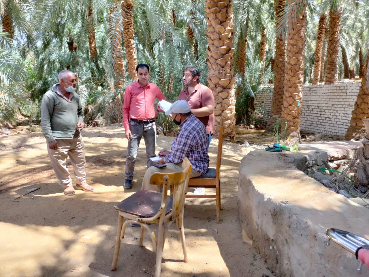 جانب من فحص حالات مخالفات البناء بمركزي الخارجة وباريس (4)