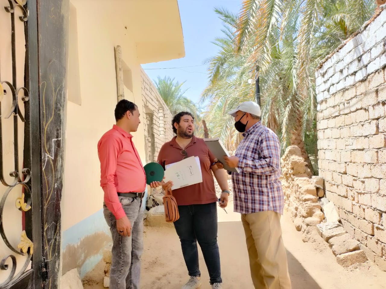 جانب من فحص حالات مخالفات البناء بمركزي الخارجة وباريس (6)