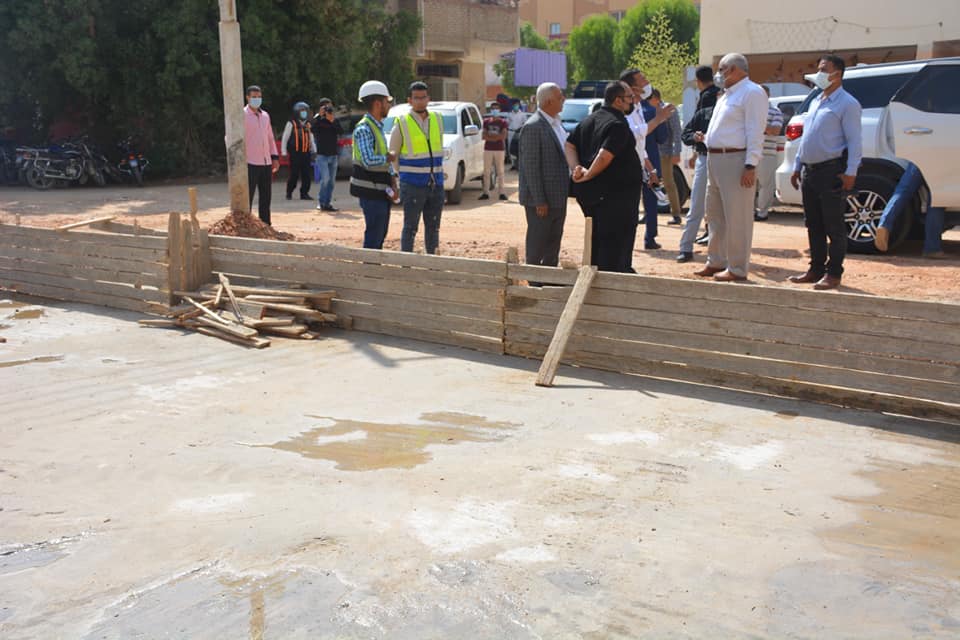 محافظ الوادي الجديد يتفقد مشروع تطوير بيوت الطلبة ومبنى معونة بالخارجة (9)