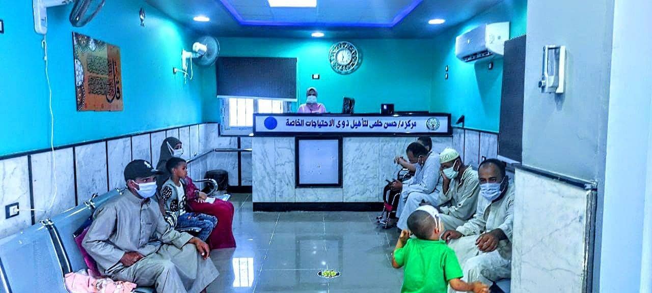 قافلة طبية لذوي الهمم بالوادي الجديد (2)