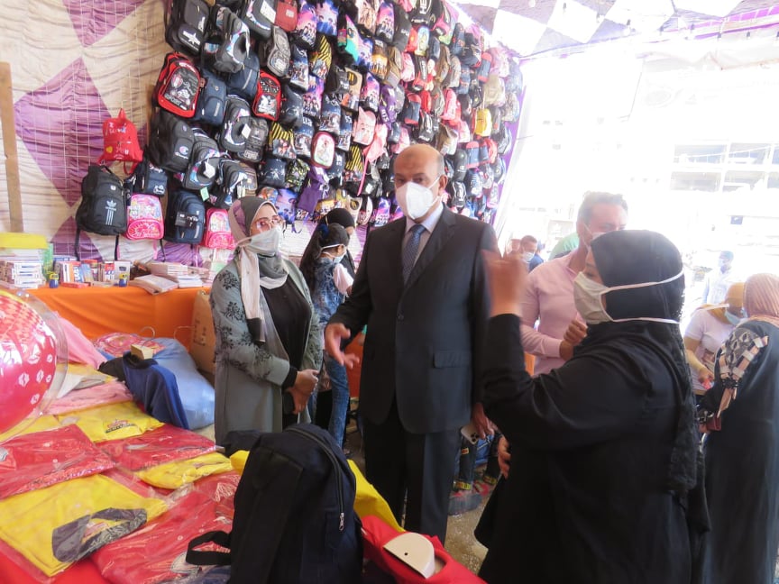 مدير أمن الوادي الجديد يفتتح منفذ كلنا واحد (2)