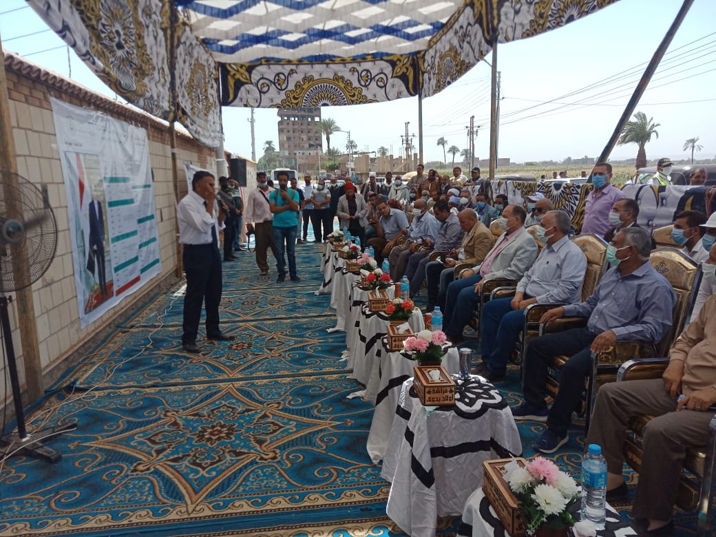 جولة وزير الري ومحافظ أسيوط ـ تبطين الترع (3)