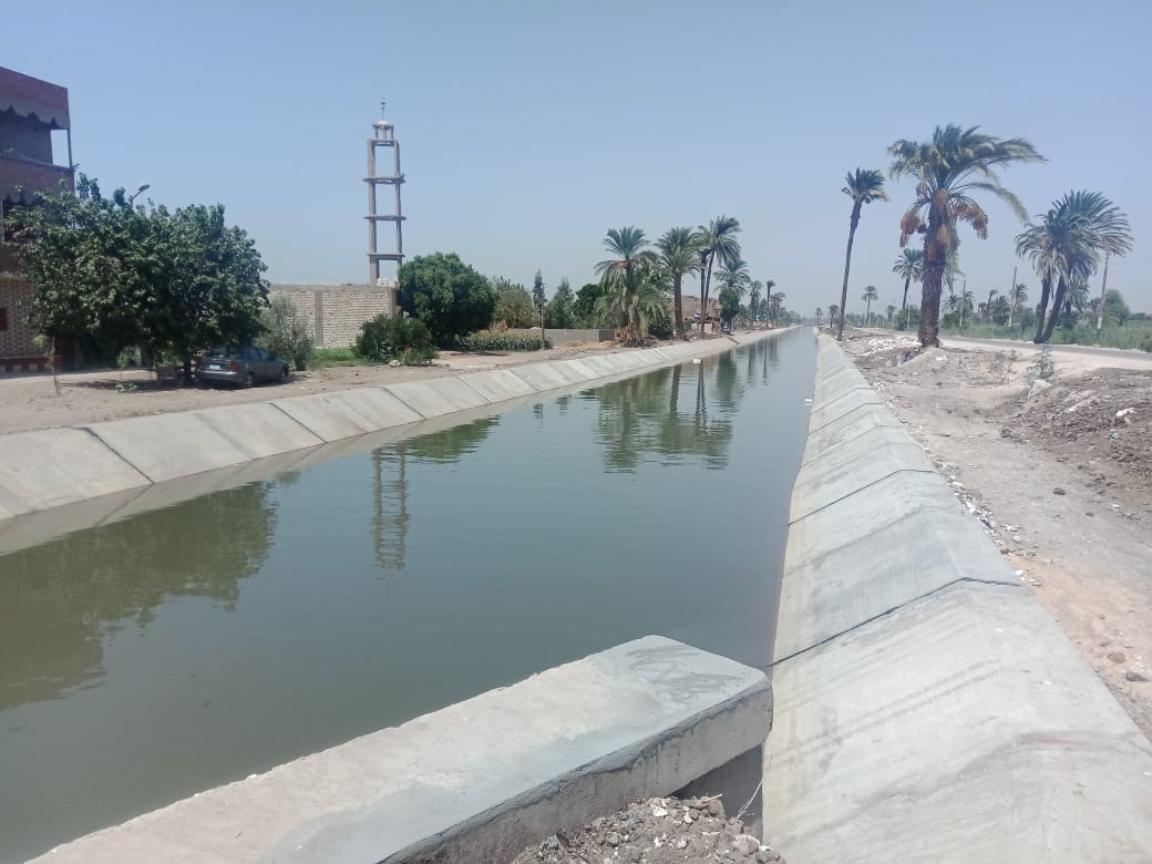 جولة وزير الري ومحافظ أسيوط ـ تبطين الترع (1)
