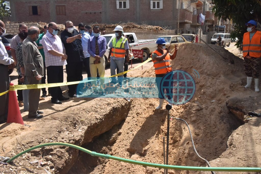 جولة تفقد مد وتدعيم شبكات مياه المطمر (15)