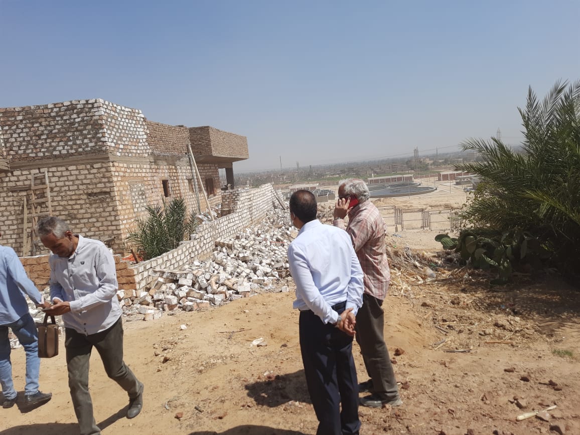 السكرتير المساعد يتابع إزالة 20 حالة تعدي بمركزي الغنايم وأسيوط (1)