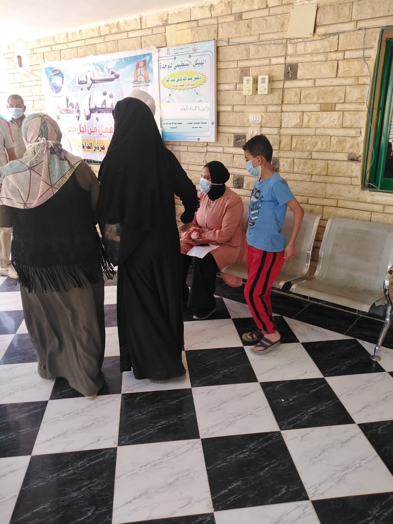 قافلة طبية لقرية الراشدة بمركز الداخلة (6)