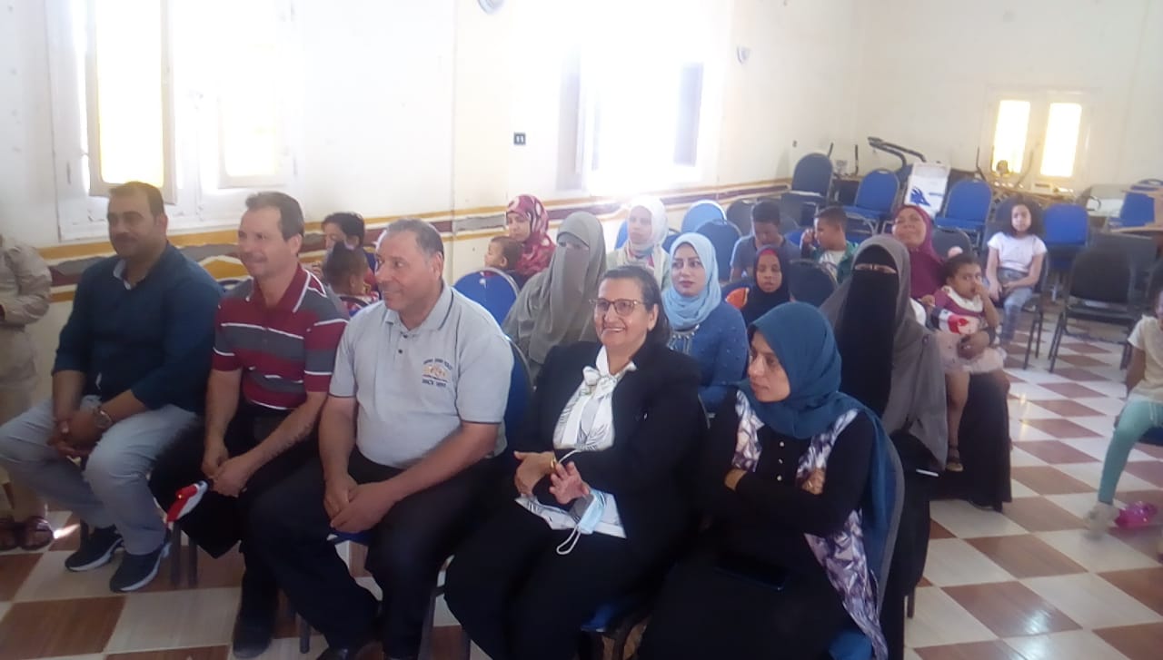 قومي المرأة يختتم حملة طرق الأبواب في الوادي الجديد (5)