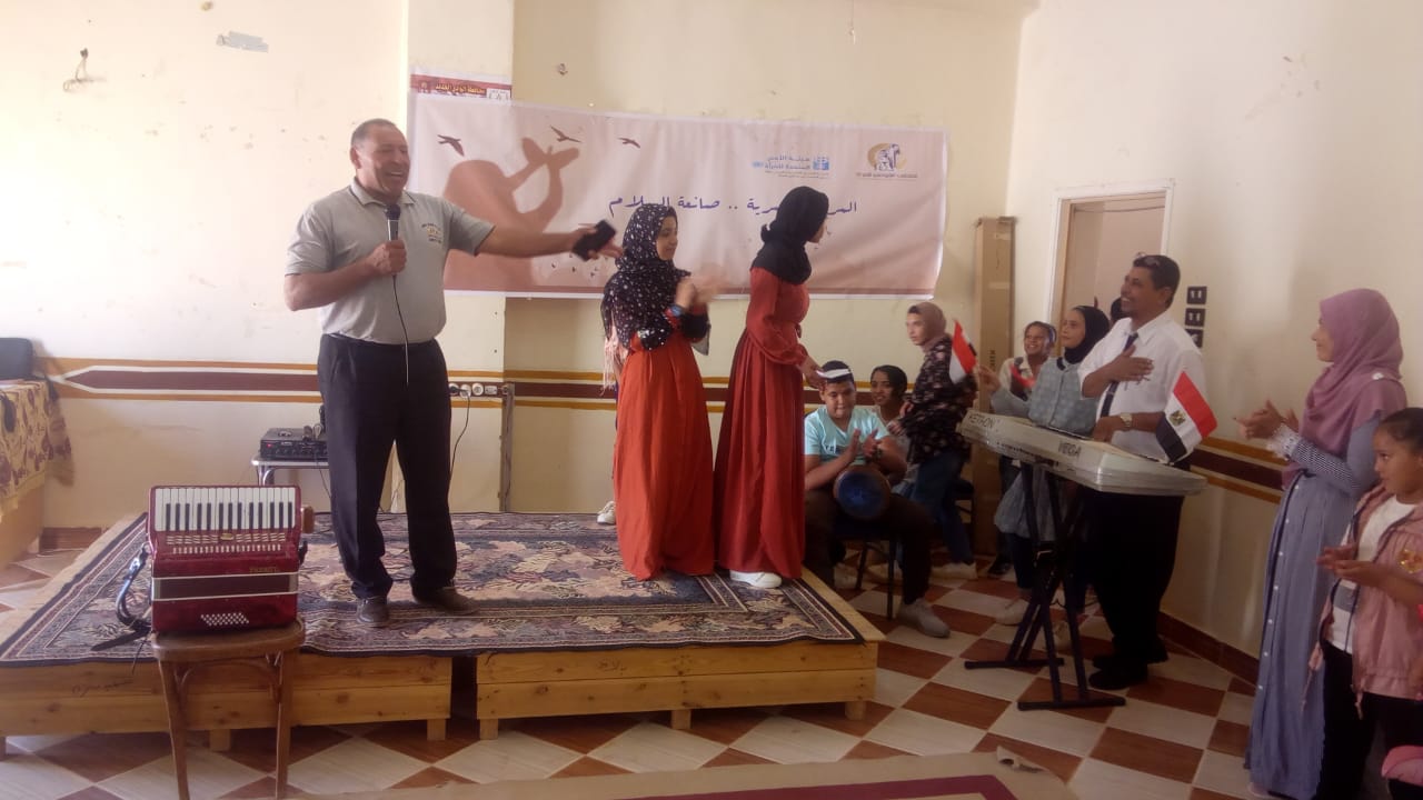 قومي المرأة يختتم حملة طرق الأبواب في الوادي الجديد (6)