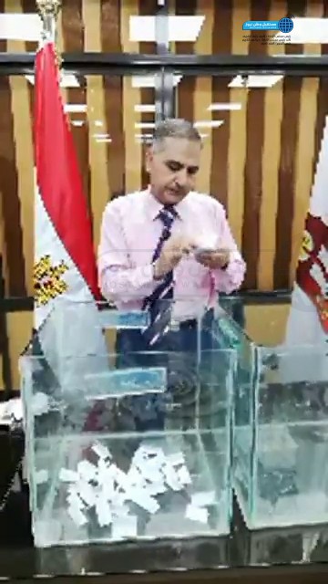 رئيس مركز الخارجة يجري قرعة محلات تجارية بالداخلة (2)
