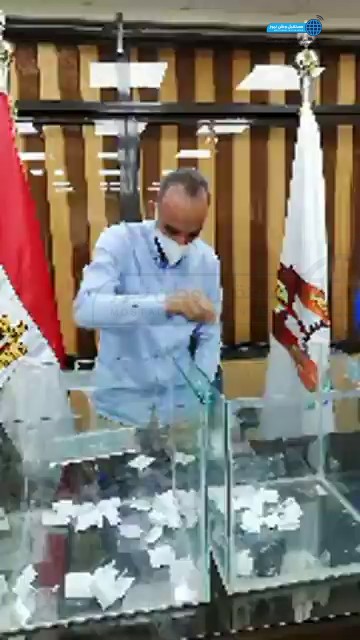 رئيس مركز الخارجة يجري قرعة محلات تجارية بالداخلة (4)