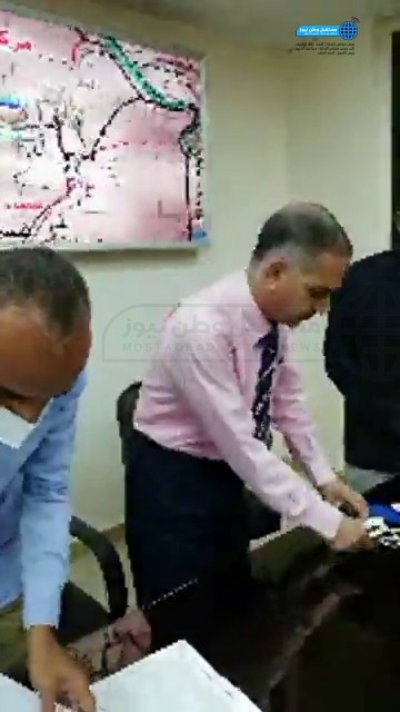 رئيس مركز الخارجة يجري قرعة محلات تجارية بالداخلة (5)