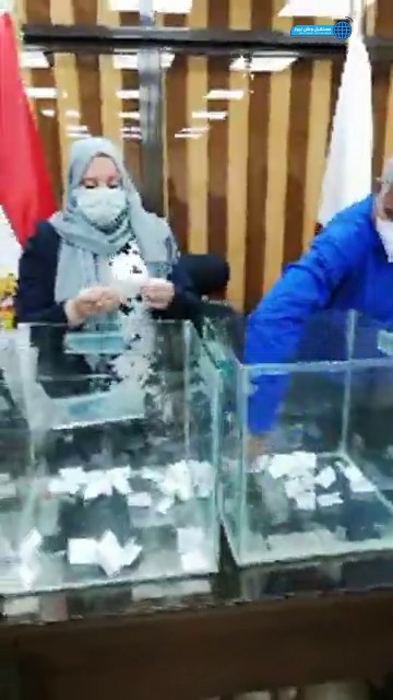رئيس مركز الخارجة يجري قرعة محلات تجارية بالداخلة (7)